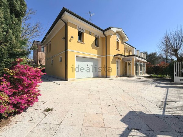 casa indipendente in vendita a Carpi in zona Cibeno Pile