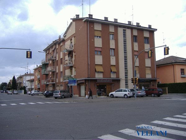 negozio in vendita a Carpi in zona Quartirolo