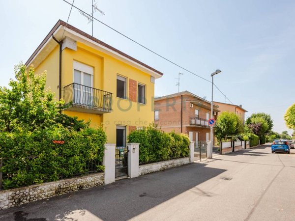 casa indipendente in vendita a Carpi in zona San Marino