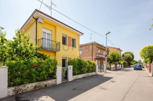 casa indipendente in vendita a Carpi in zona San Marino