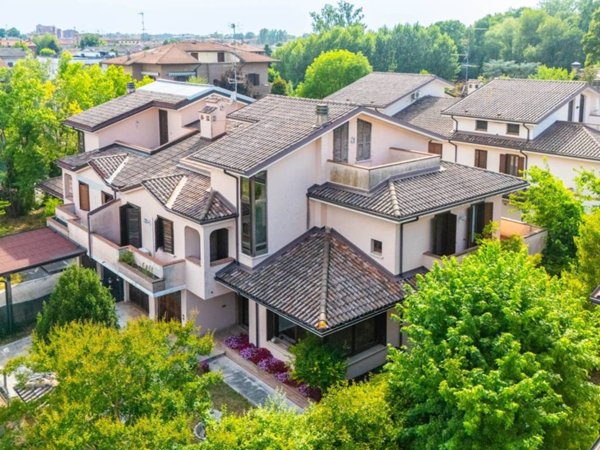 casa indipendente in vendita a Carpi