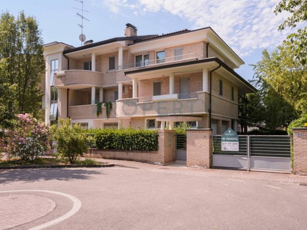 casa indipendente in vendita a Carpi