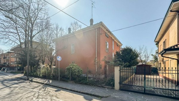 casa indipendente in vendita a Carpi in zona Centro Storico