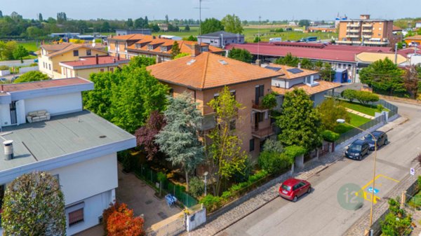 casa indipendente in vendita a Carpi in zona Cibeno Pile