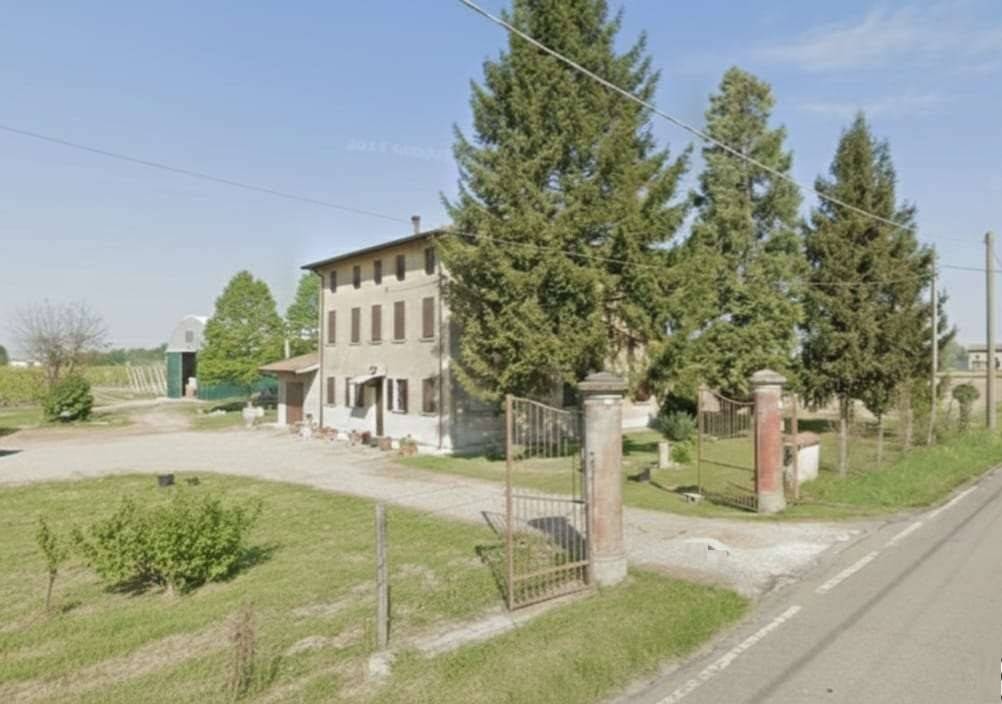 casa indipendente in vendita a Carpi in zona Cortile