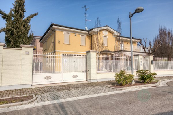 casa indipendente in vendita a Carpi in zona Cibeno Pile