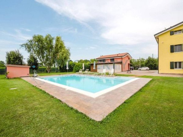 casa indipendente in vendita a Carpi in zona Budrione