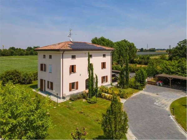 casa indipendente in vendita a Carpi