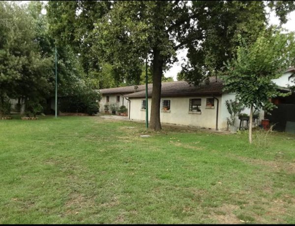 casa indipendente in vendita a Carpi in zona Cortile
