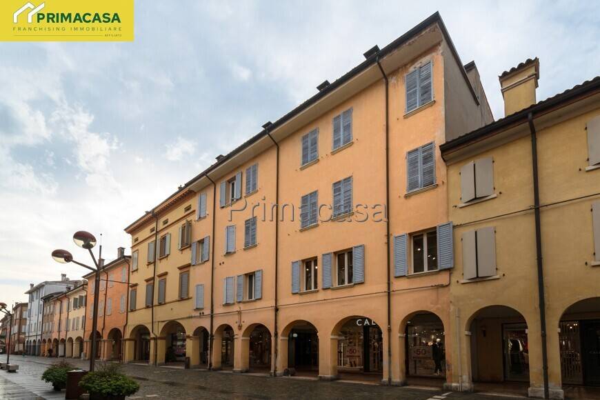 appartamento in vendita a Carpi in zona Centro Storico