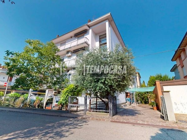casa indipendente in vendita a Carpi