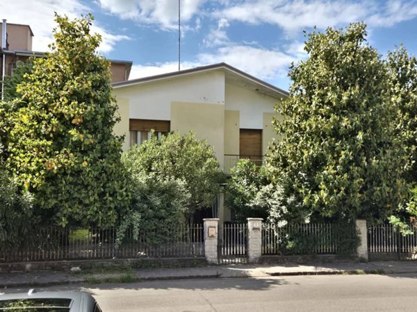 casa indipendente in vendita a Carpi in zona Cibeno Pile