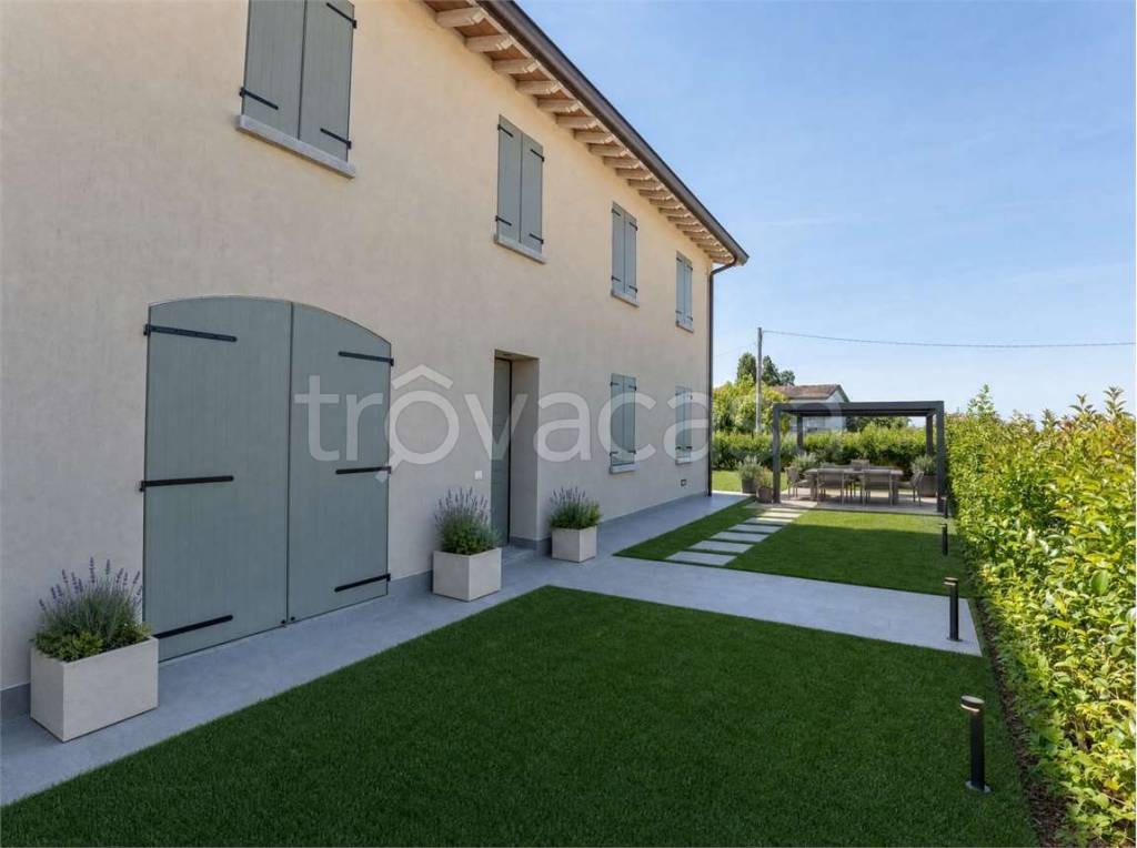 casa indipendente in vendita a Carpi in zona Cortile