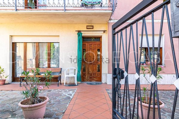casa indipendente in vendita a Carpi in zona Cibeno Pile