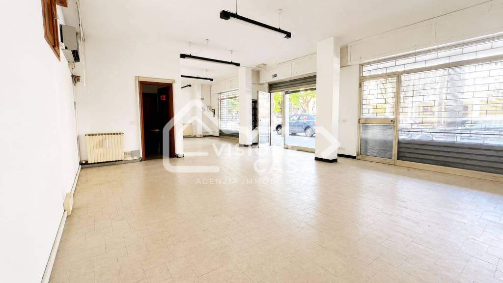 negozio in vendita a Carpi in zona Centro Storico