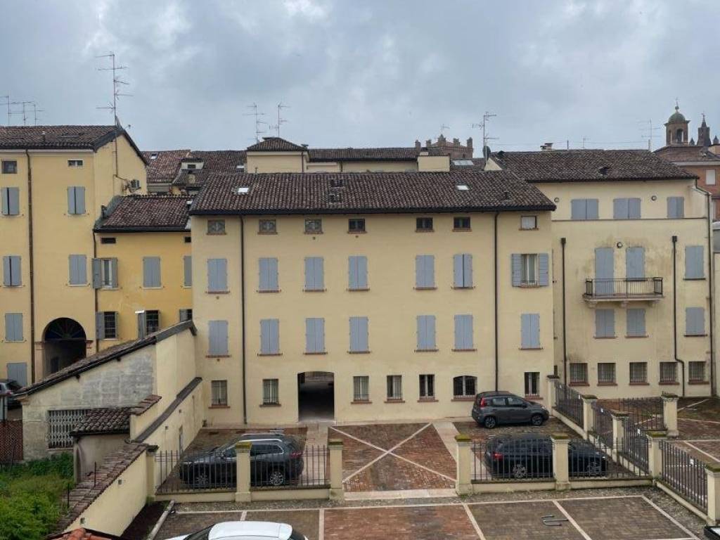 appartamento in vendita a Carpi in zona Centro Storico