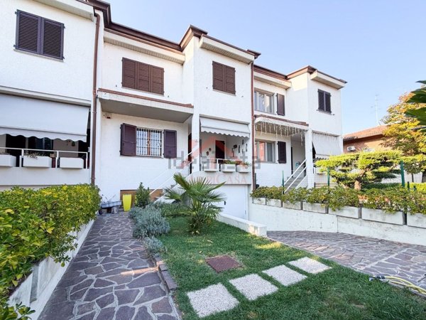 casa indipendente in vendita a Carpi in zona Fossoli