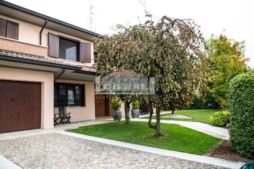 casa indipendente in vendita a Carpi in zona Cibeno Pile