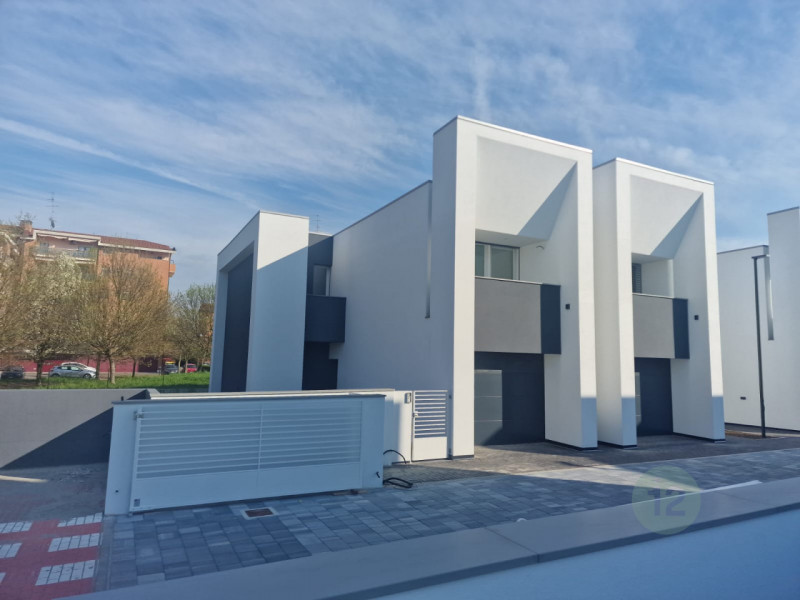 casa indipendente in vendita a Carpi in zona Centro Storico