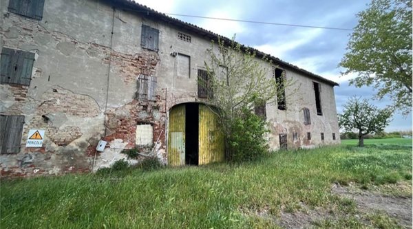 casale in vendita a Carpi in zona Centro Storico