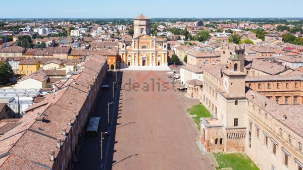 appartamento in vendita a Carpi in zona Centro Storico