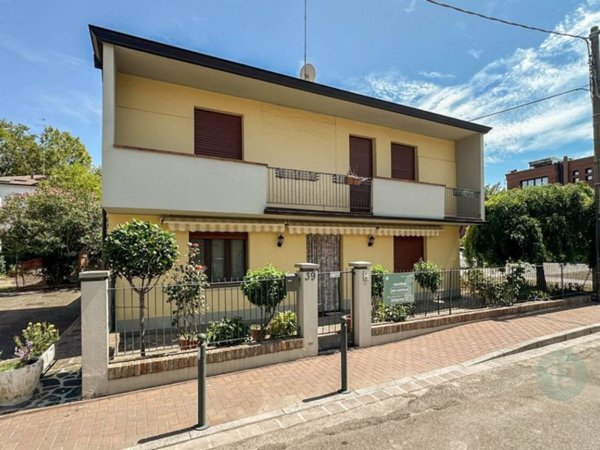 casa indipendente in vendita a Carpi in zona Quartirolo