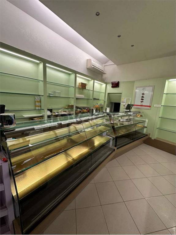 negozio in vendita a Carpi in zona Centro Storico