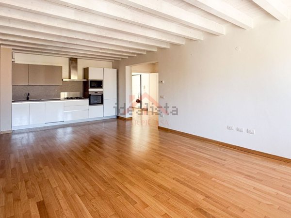 appartamento in vendita a Carpi in zona Centro Storico