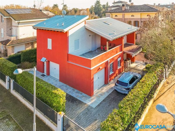 casa indipendente in vendita a Carpi in zona Cibeno Pile