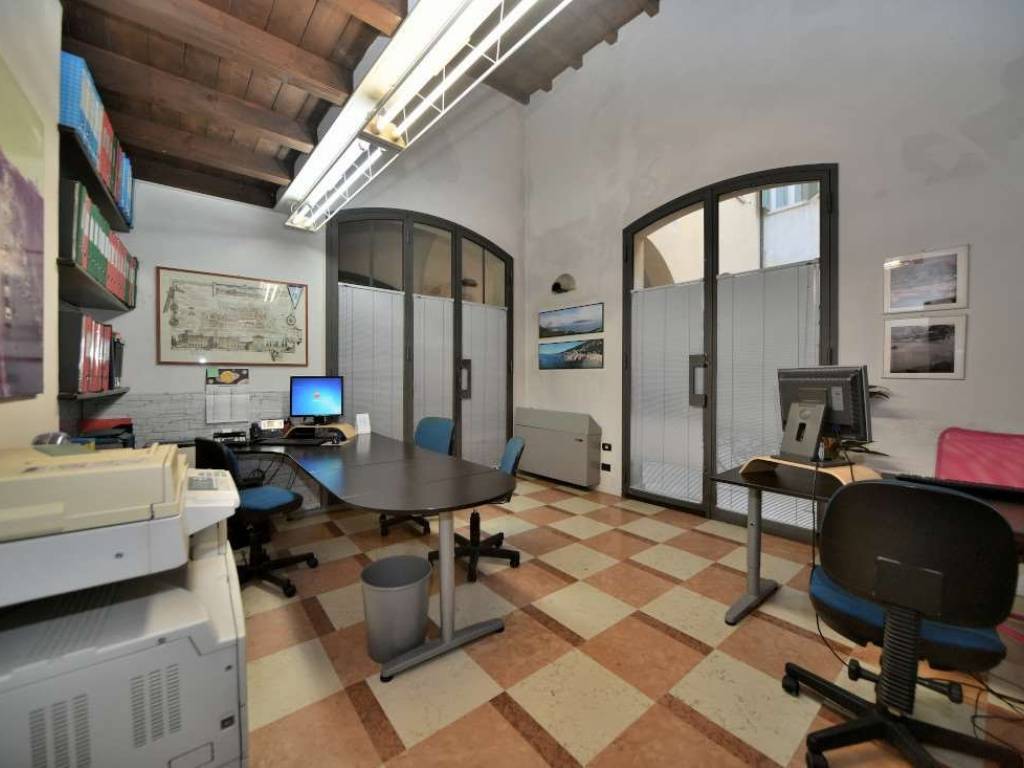 ufficio in vendita a Carpi in zona Centro Storico