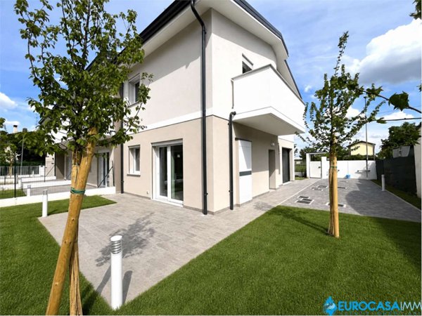 casa indipendente in vendita a Carpi in zona Budrione