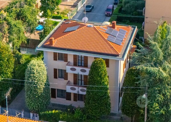 casa indipendente in vendita a Carpi in zona Centro Storico