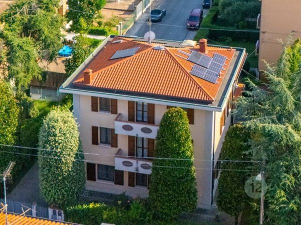 casa indipendente in vendita a Carpi in zona Centro Storico