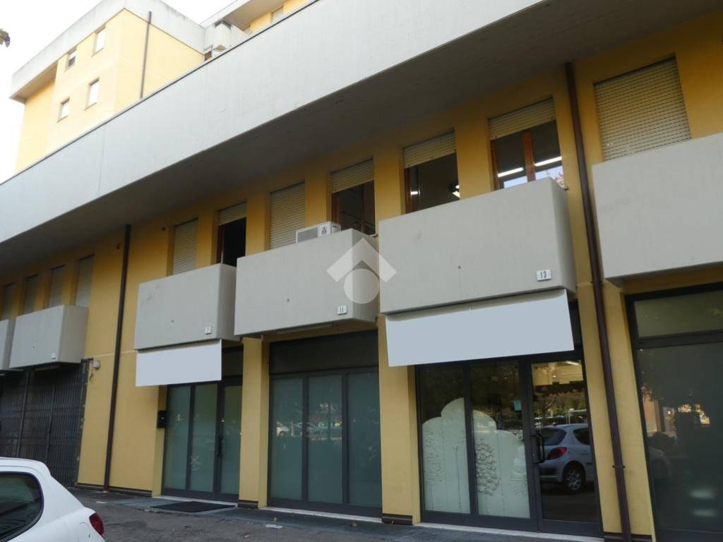 negozio in vendita a Carpi in zona Quartirolo