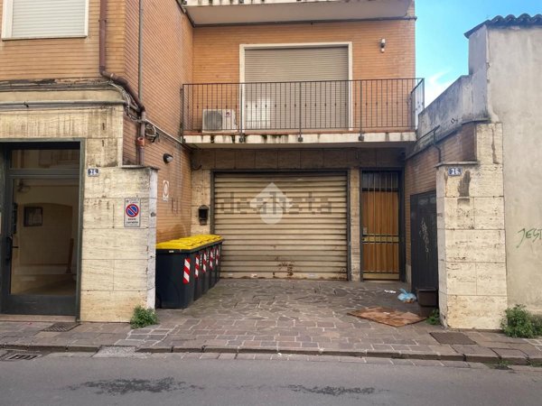 locale commerciale in vendita a Carpi in zona Centro Storico