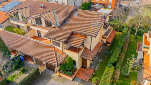 casa indipendente in vendita a Carpi in zona Cibeno Pile