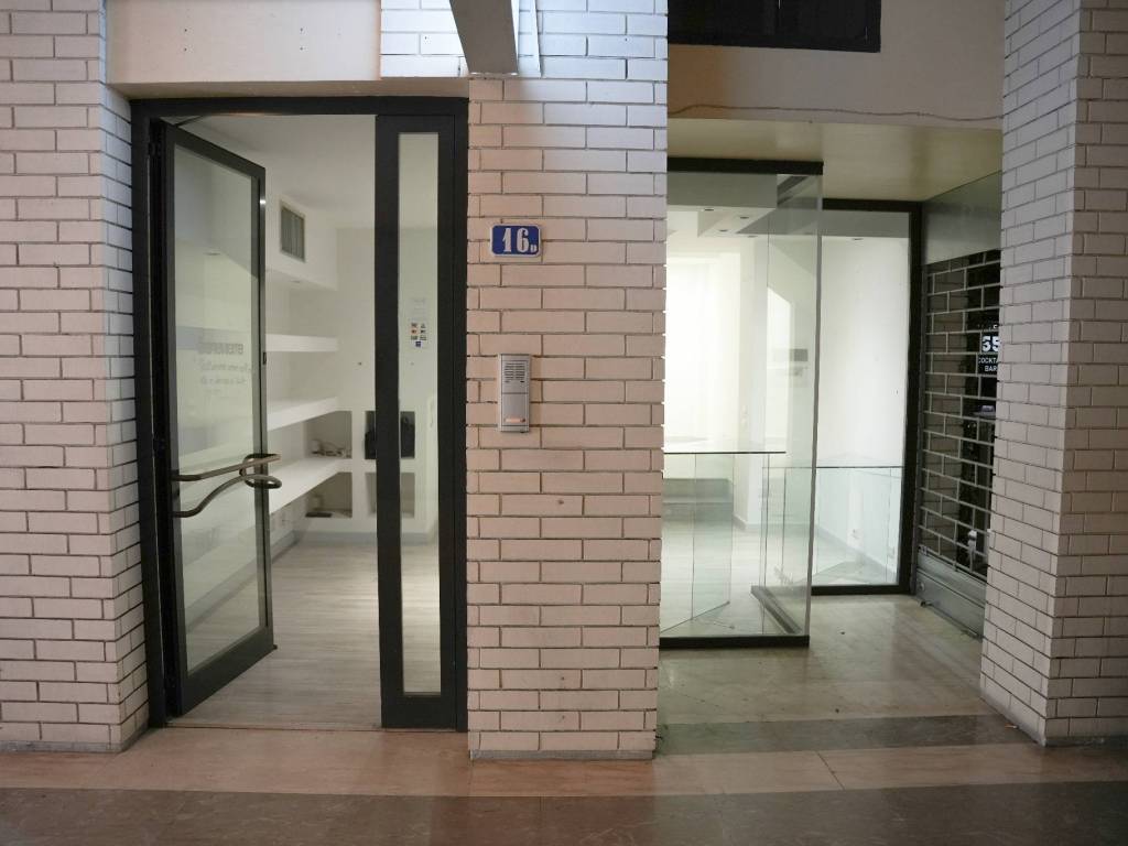 negozio in vendita a Carpi in zona Centro Storico