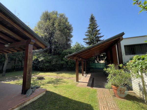 casa indipendente in vendita a Carpi in zona Centro Storico