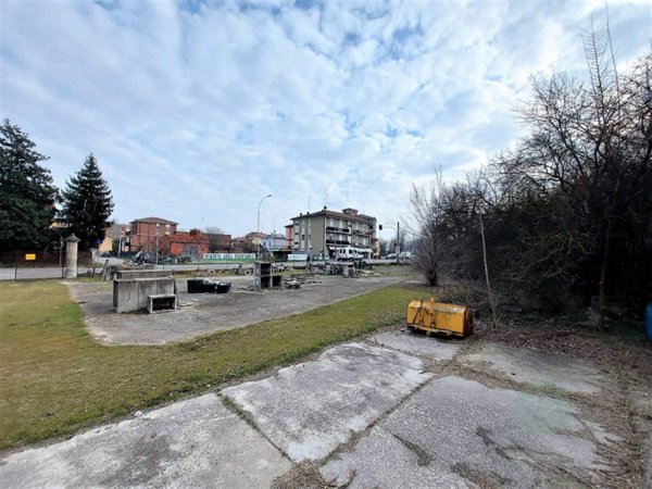 locale commerciale in vendita a Carpi in zona Cibeno Pile