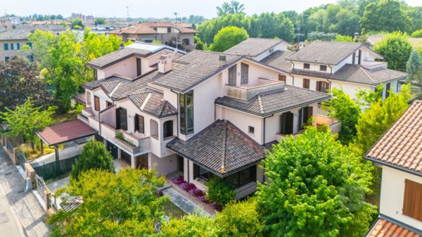 casa indipendente in vendita a Carpi in zona Cibeno Pile