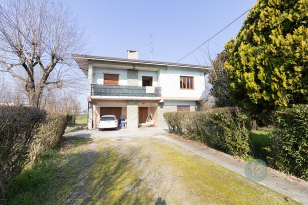 casa indipendente in vendita a Carpi