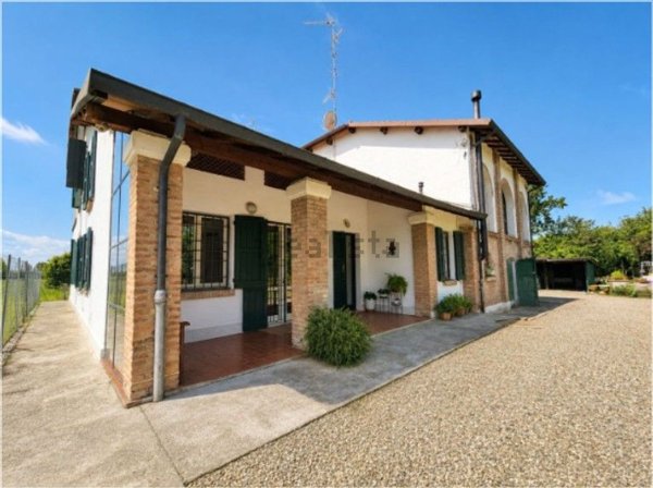 casa indipendente in vendita a Carpi in zona Centro Storico