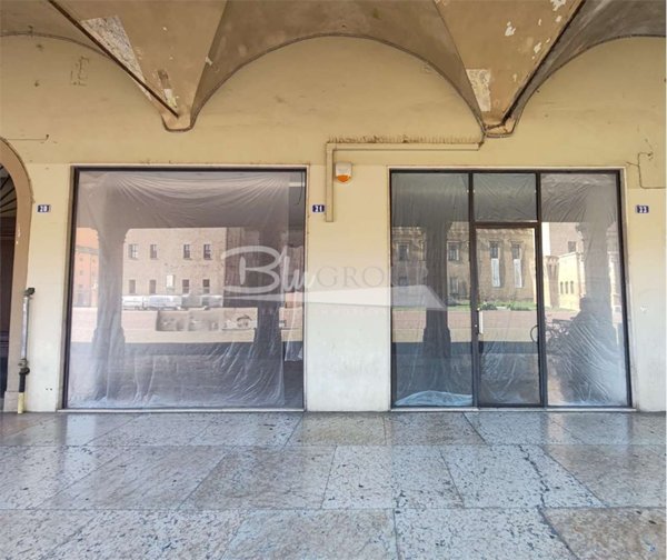 ufficio in vendita a Carpi in zona Centro Storico