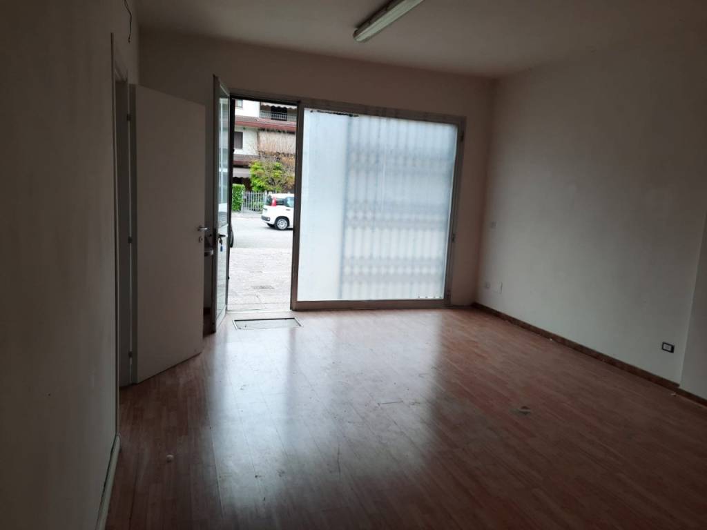 locale commerciale in vendita a Carpi