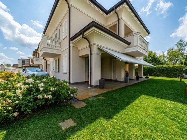 casa indipendente in vendita a Carpi in zona Quartirolo