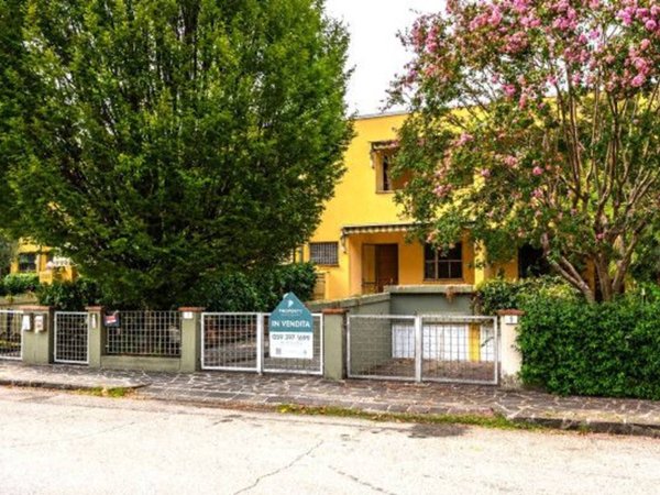 casa indipendente in vendita a Carpi in zona Quartirolo