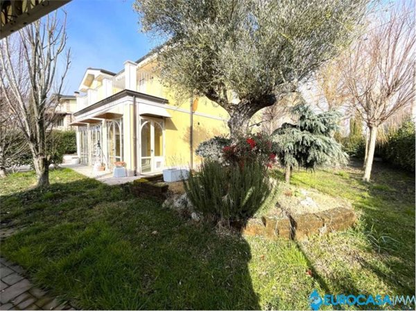 casa indipendente in vendita a Carpi in zona Cibeno Pile