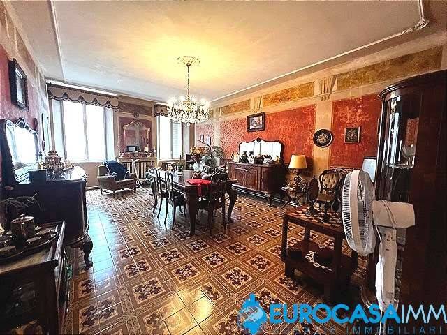 appartamento in vendita a Carpi in zona Centro Storico