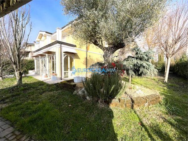 casa indipendente in vendita a Carpi in zona Cibeno Pile