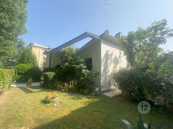 casa indipendente in vendita a Carpi in zona Centro Storico